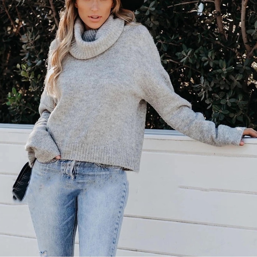 Women's New Look Gray Turtleneck Sweater, size small,/Medium EXCELLENT condition